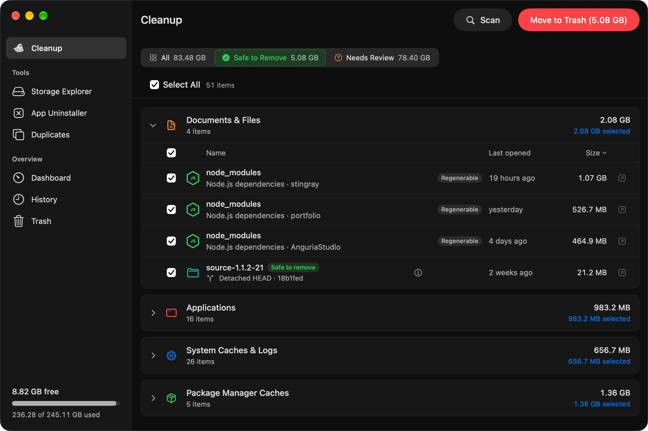 La finestra Pulizia di Moppo su un desktop Mac, con le categorie di elementi sicuri da rimuovere e da controllare.